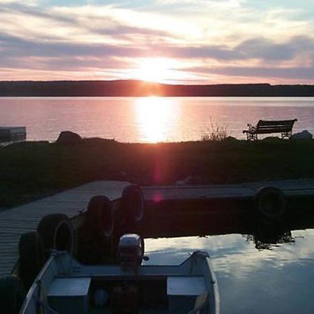 Wee Point Resort Manitowaning Exteriör bild