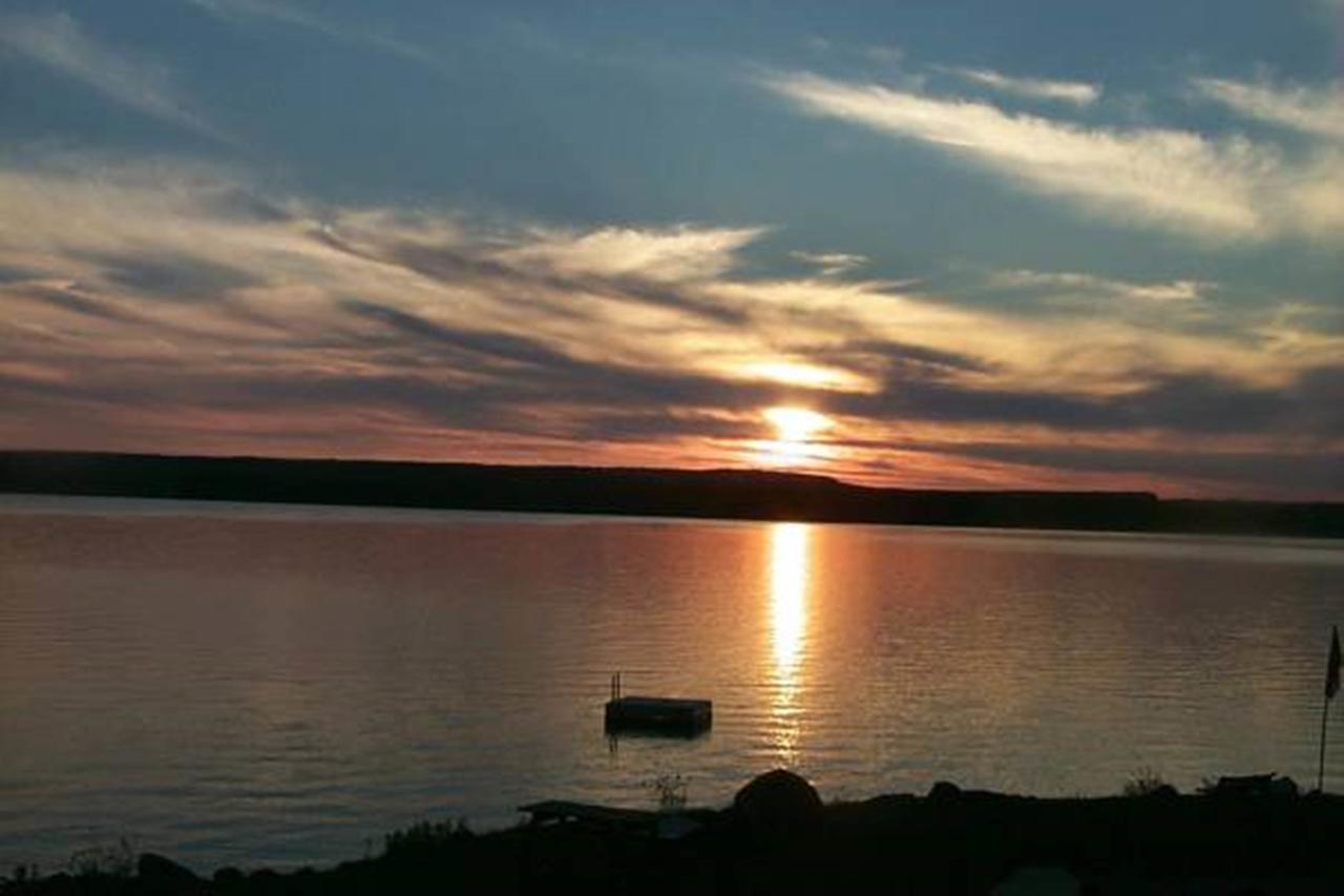 Wee Point Resort Manitowaning Exteriör bild