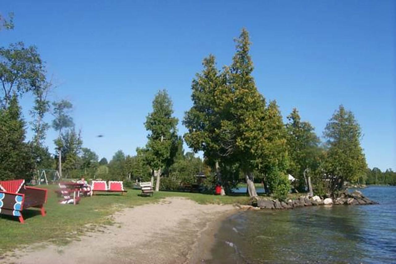 Wee Point Resort Manitowaning Exteriör bild