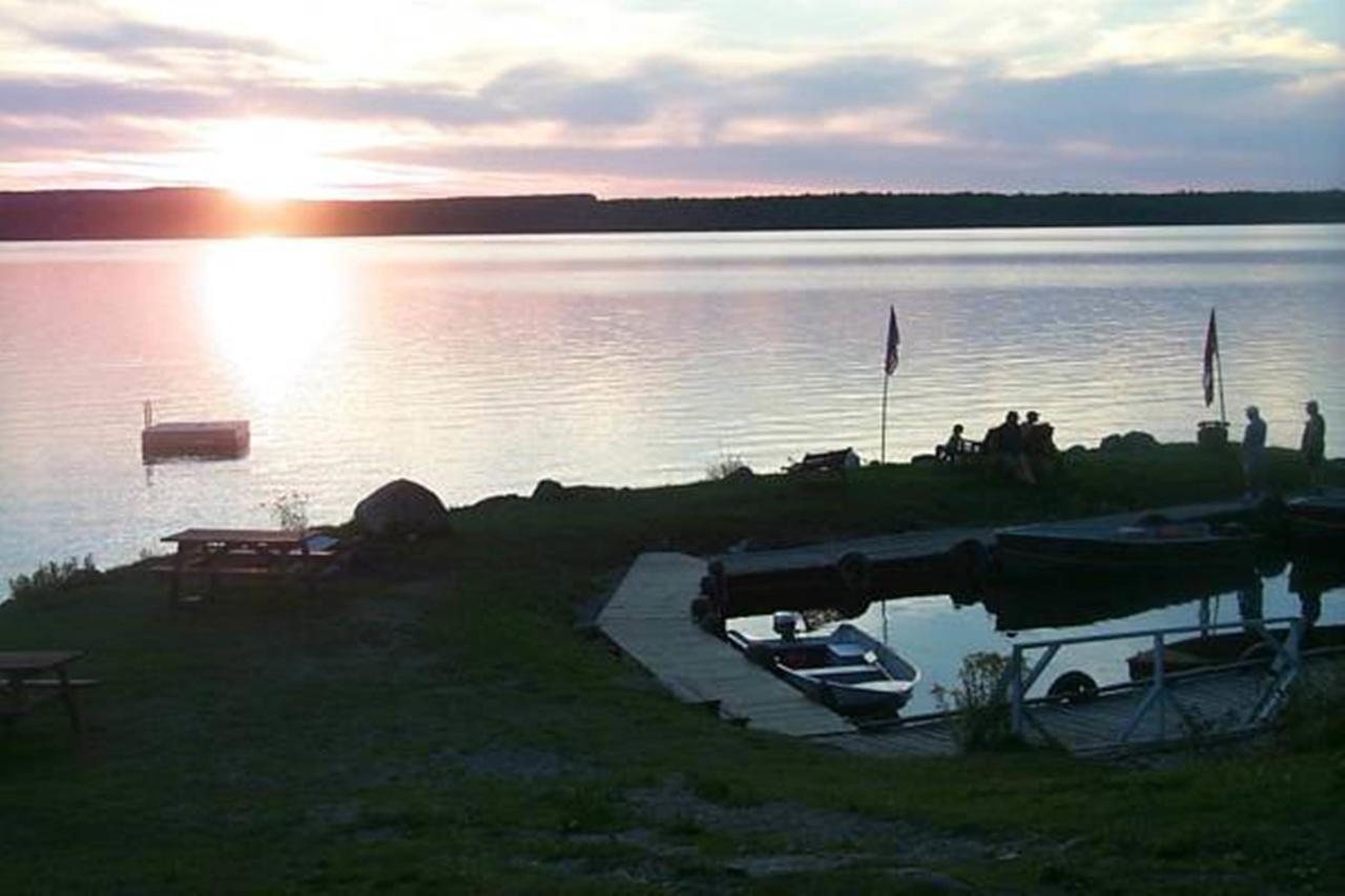 Wee Point Resort Manitowaning Exteriör bild