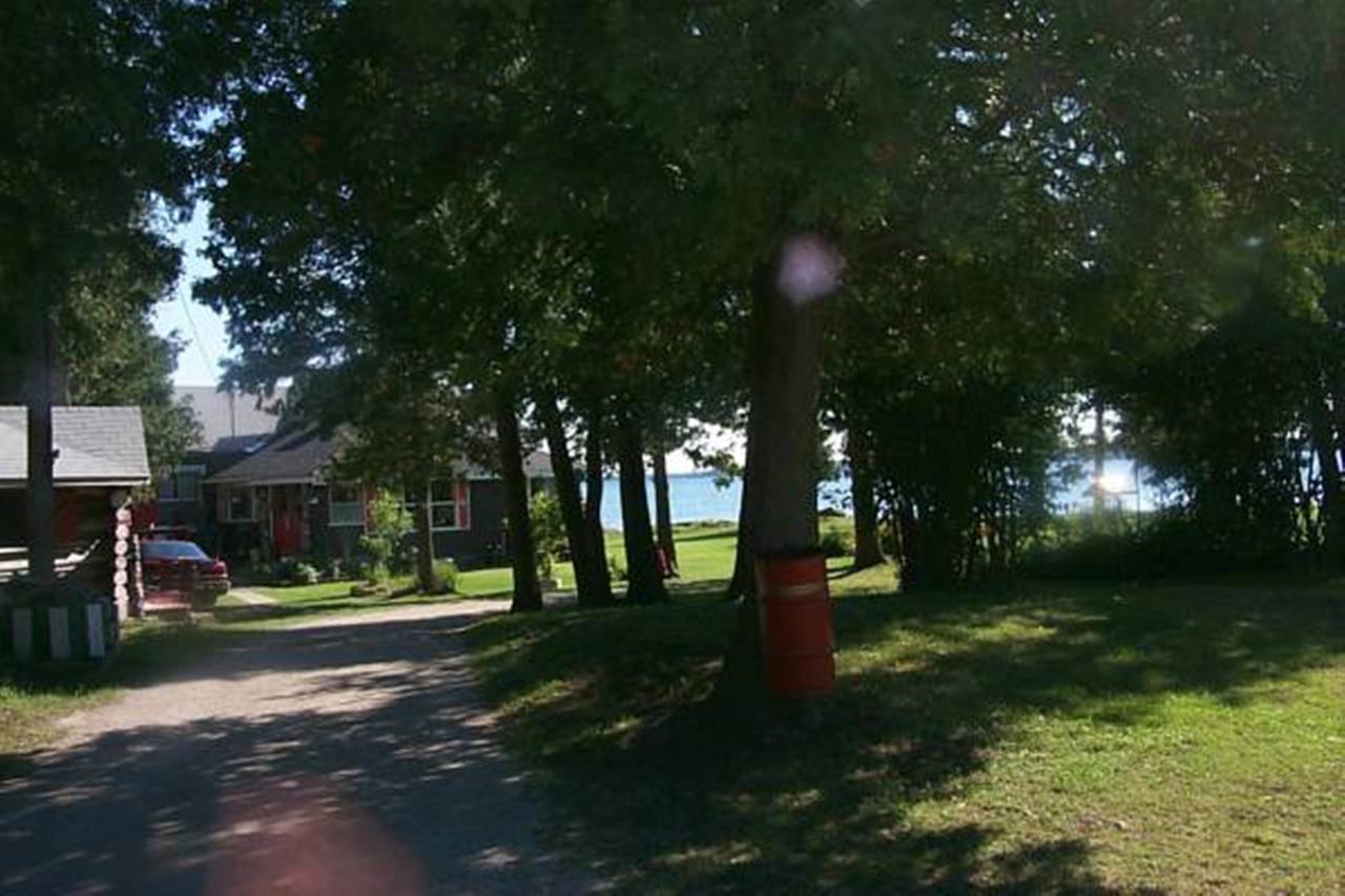 Wee Point Resort Manitowaning Exteriör bild