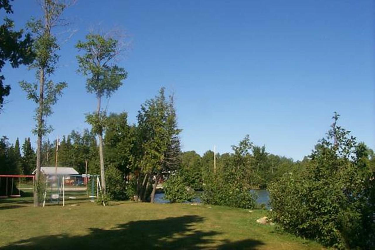 Wee Point Resort Manitowaning Exteriör bild