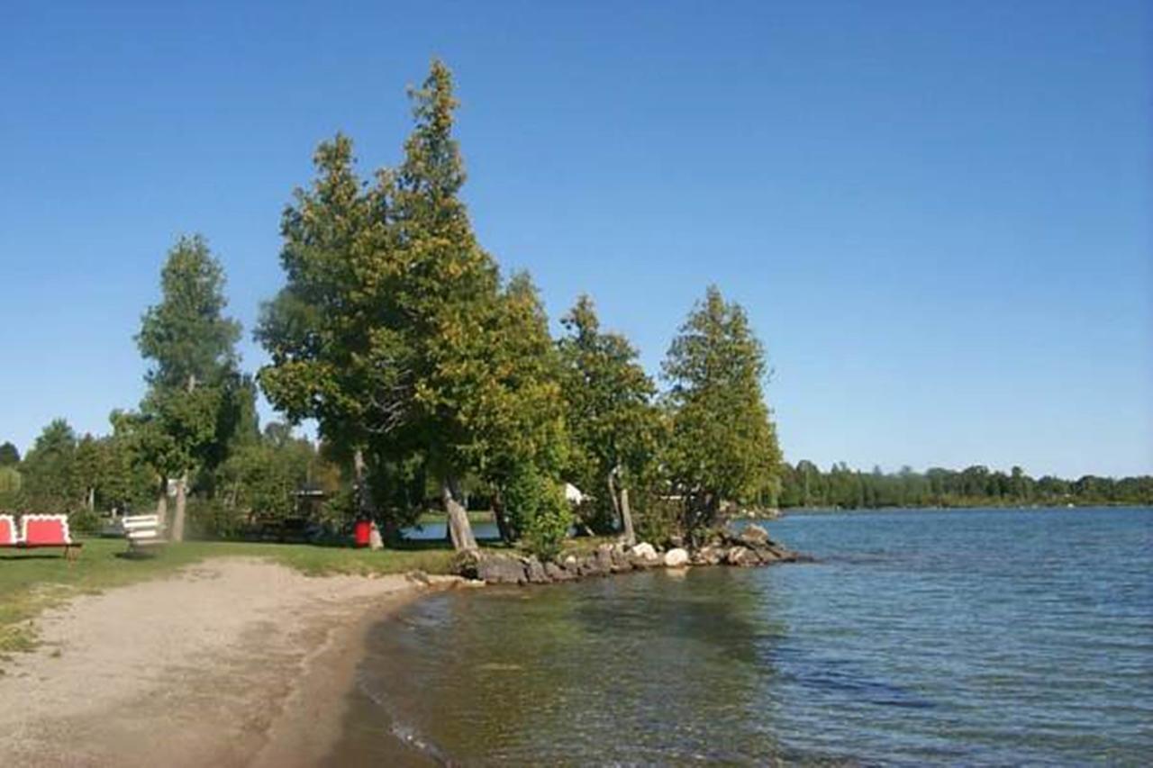 Wee Point Resort Manitowaning Exteriör bild